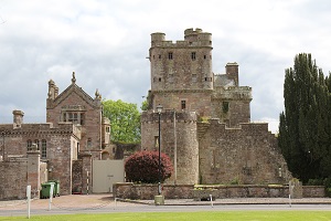hoddom castle